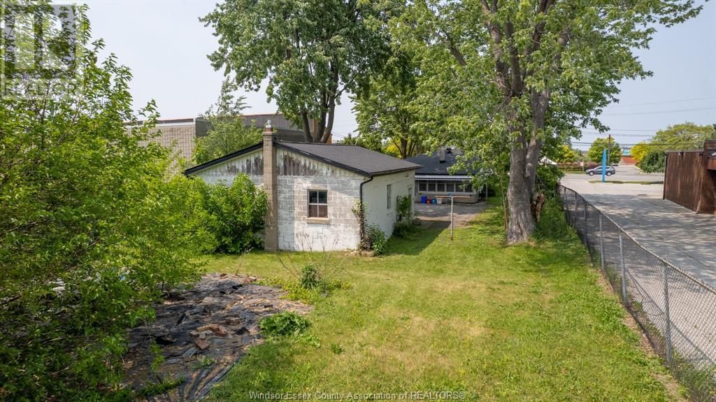 9803 TECUMSEH ROAD EAST Image 16