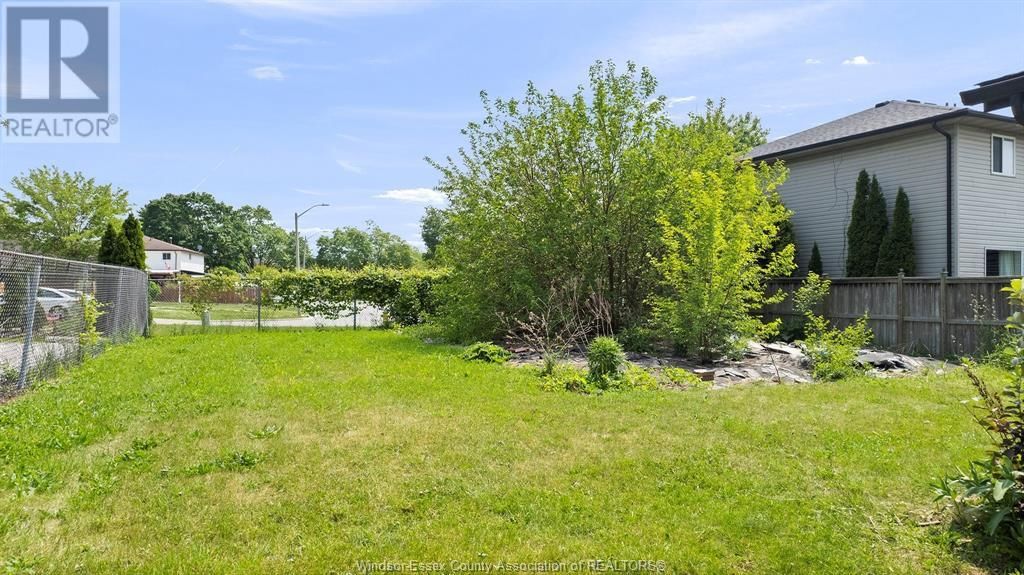 9803 TECUMSEH ROAD EAST Image 17