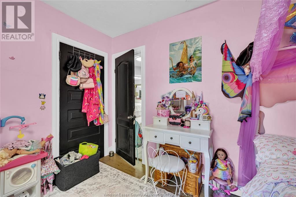 1242 WYANDOTTE STREET EAST Image 12