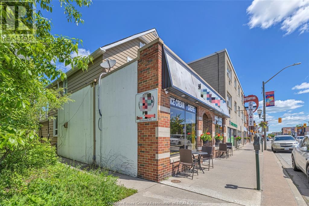 1242 WYANDOTTE STREET EAST Image 3
