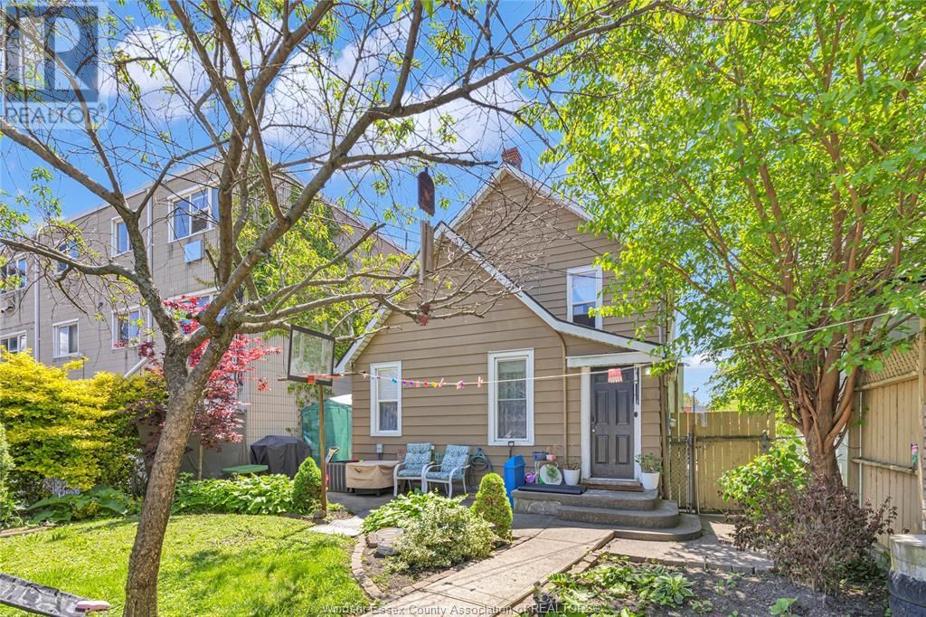 1242 WYANDOTTE STREET EAST Image 4
