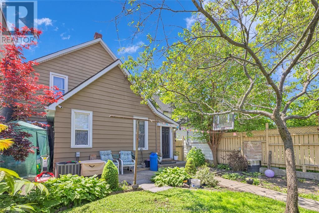 1242 WYANDOTTE STREET EAST Image 5