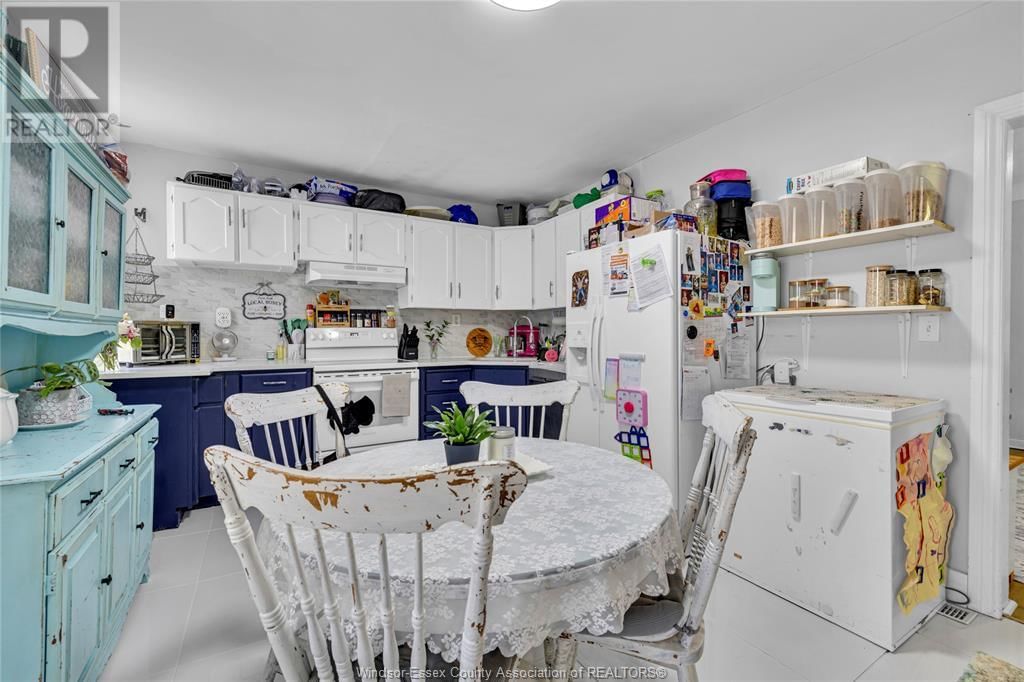 1242 WYANDOTTE STREET EAST Image 9