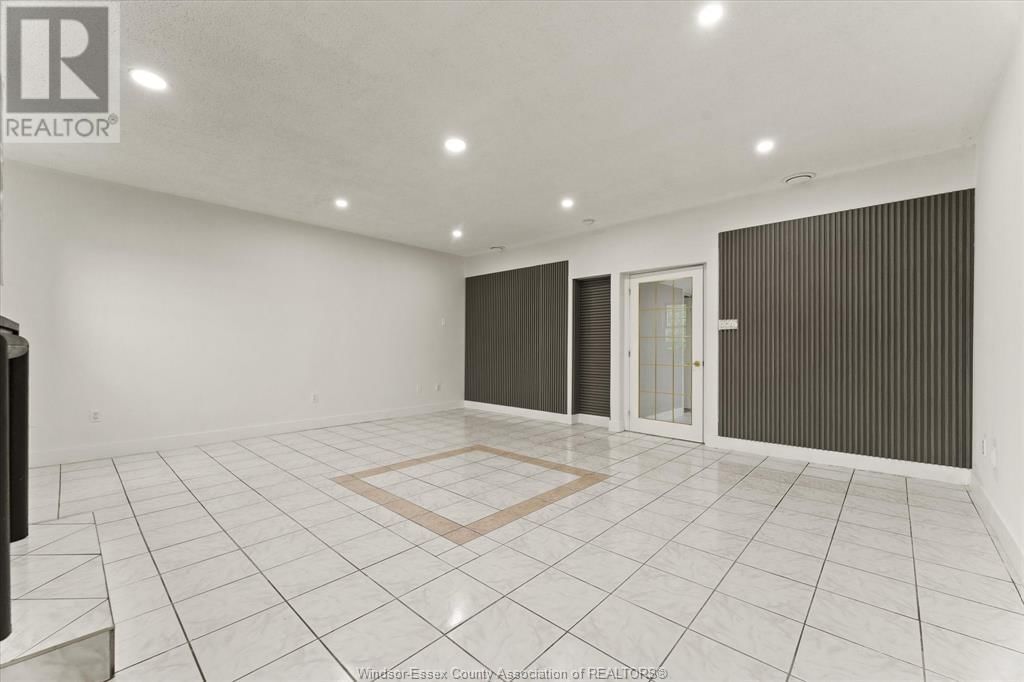 2056 JEFFERSON Image 15