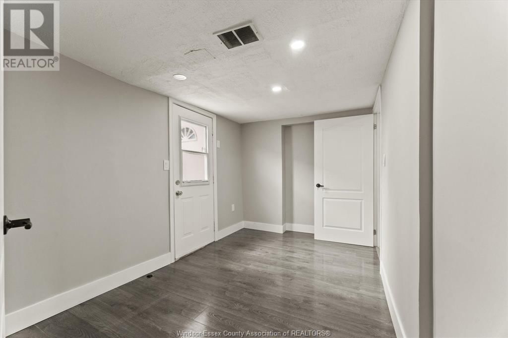 2056 JEFFERSON Image 26