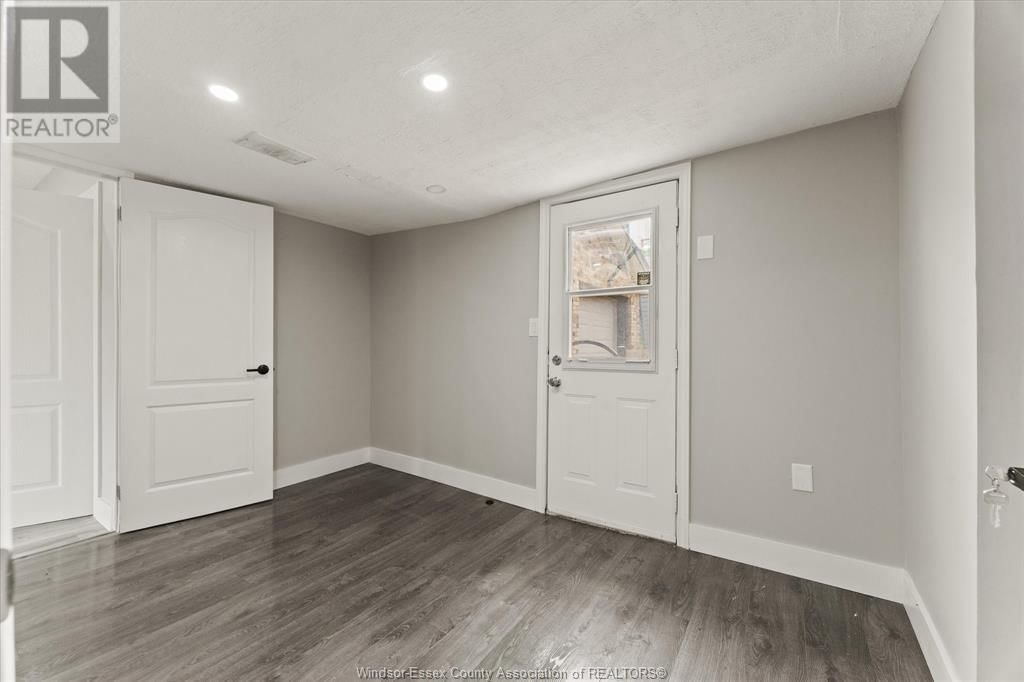2056 JEFFERSON Image 27