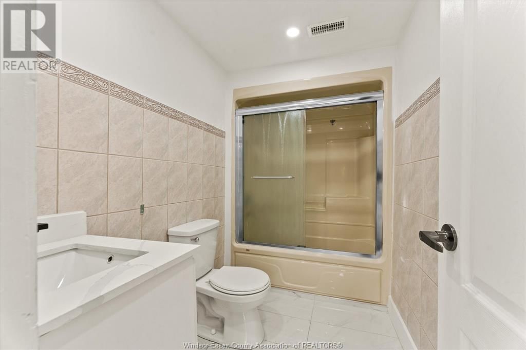 2056 JEFFERSON Image 32