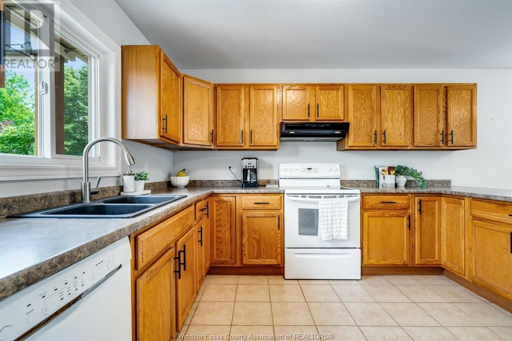 532 EMILY LANE Image 12