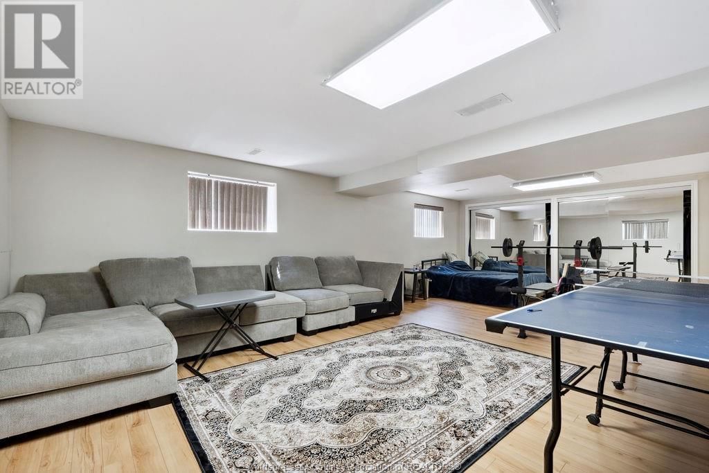 1544 IMPERIAL CRESCENT Image 16