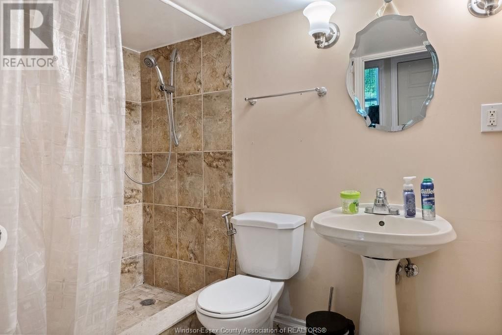 1544 IMPERIAL CRESCENT Image 18