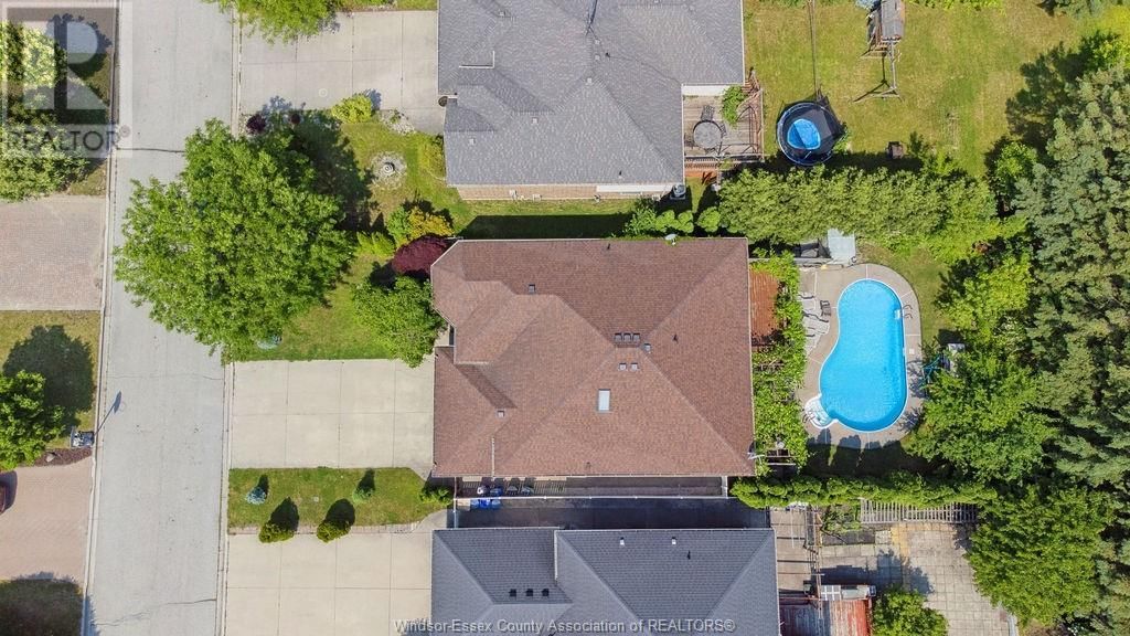 1544 IMPERIAL CRESCENT Image 27
