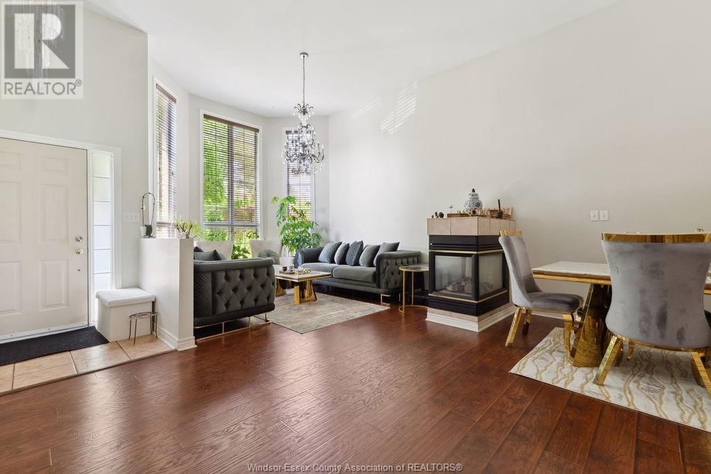 1544 IMPERIAL CRESCENT Image 3