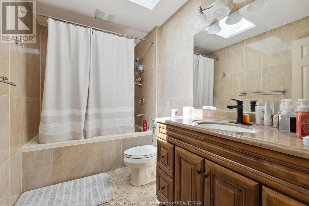 1544 IMPERIAL CRESCENT Image 9