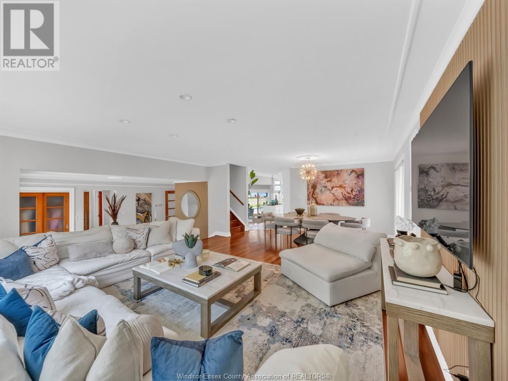 1042 LILYDALE Image 10