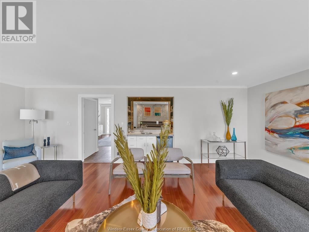 1042 LILYDALE Image 16