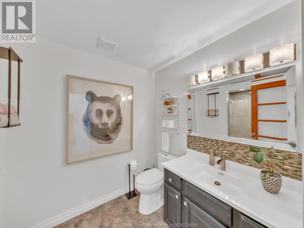 1042 LILYDALE Image 24