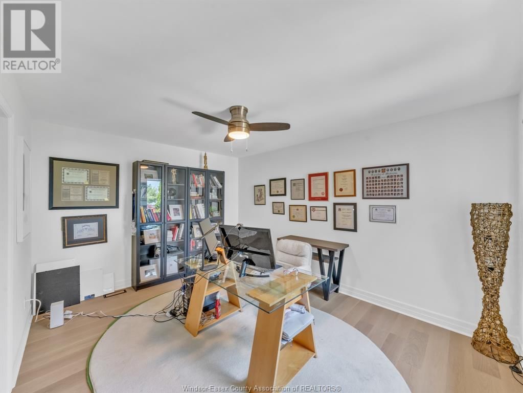 1042 LILYDALE Image 35
