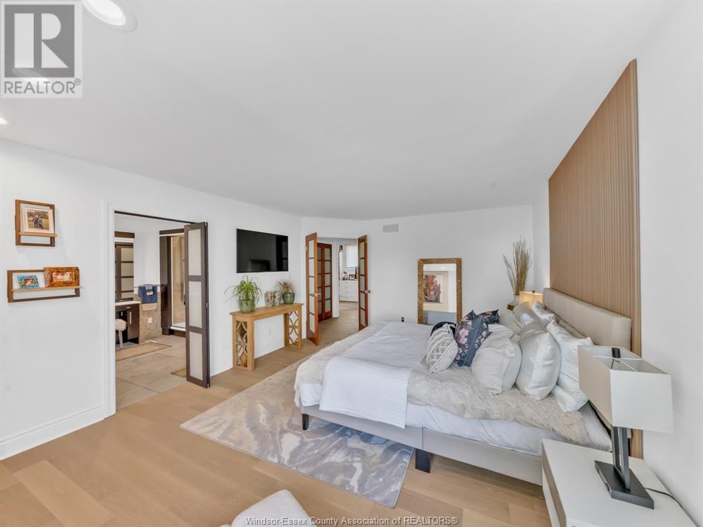 1042 LILYDALE Image 40