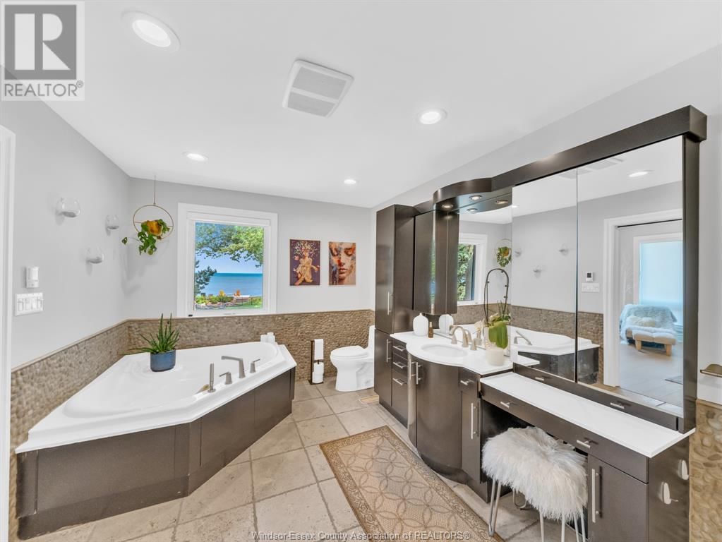 1042 LILYDALE Image 43