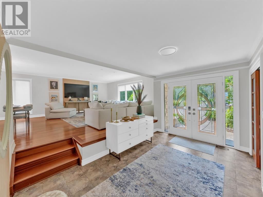 1042 LILYDALE Image 6