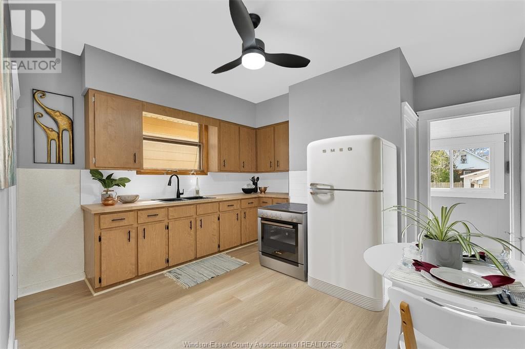 1347 LINCOLN Image 16