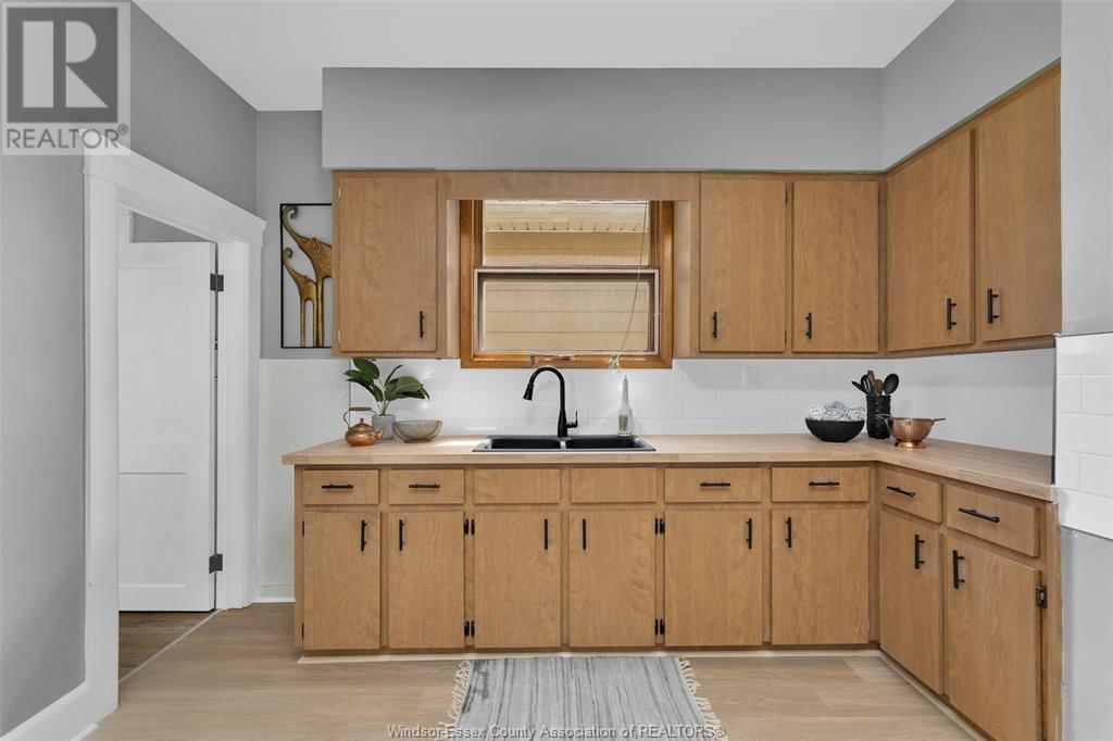 1347 LINCOLN Image 19