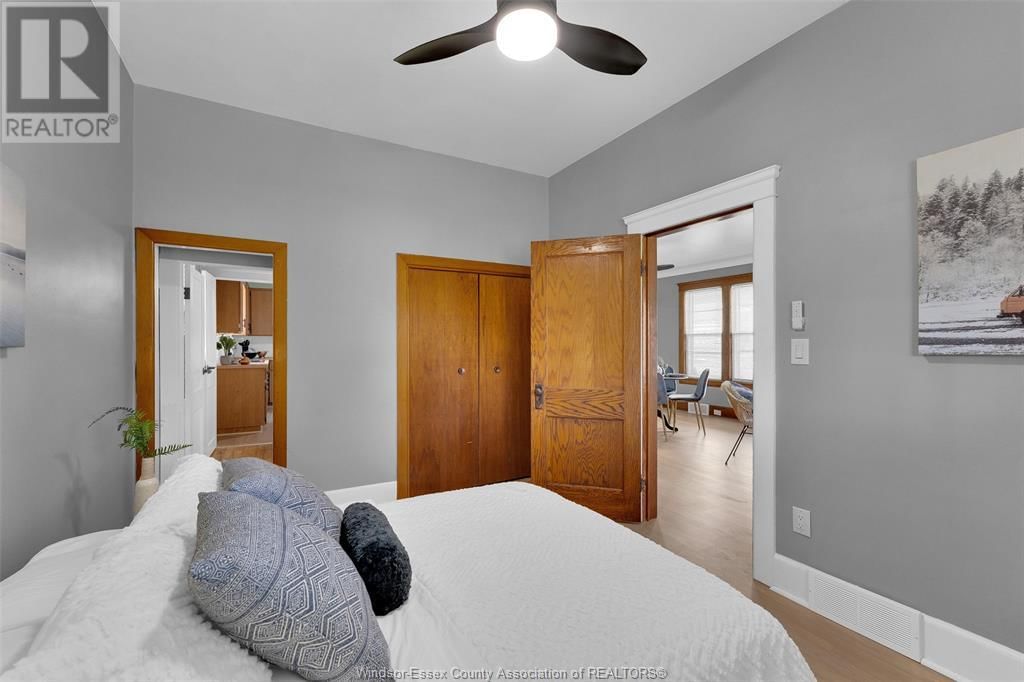 1347 LINCOLN Image 23