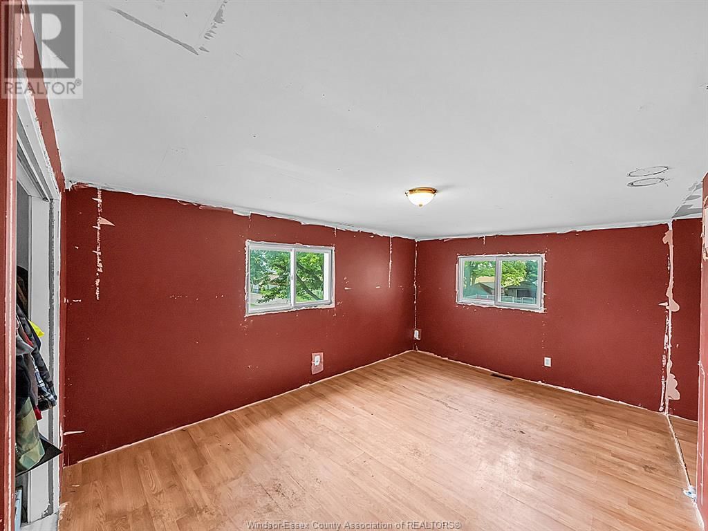 909 BUSHEY STREET Image 25