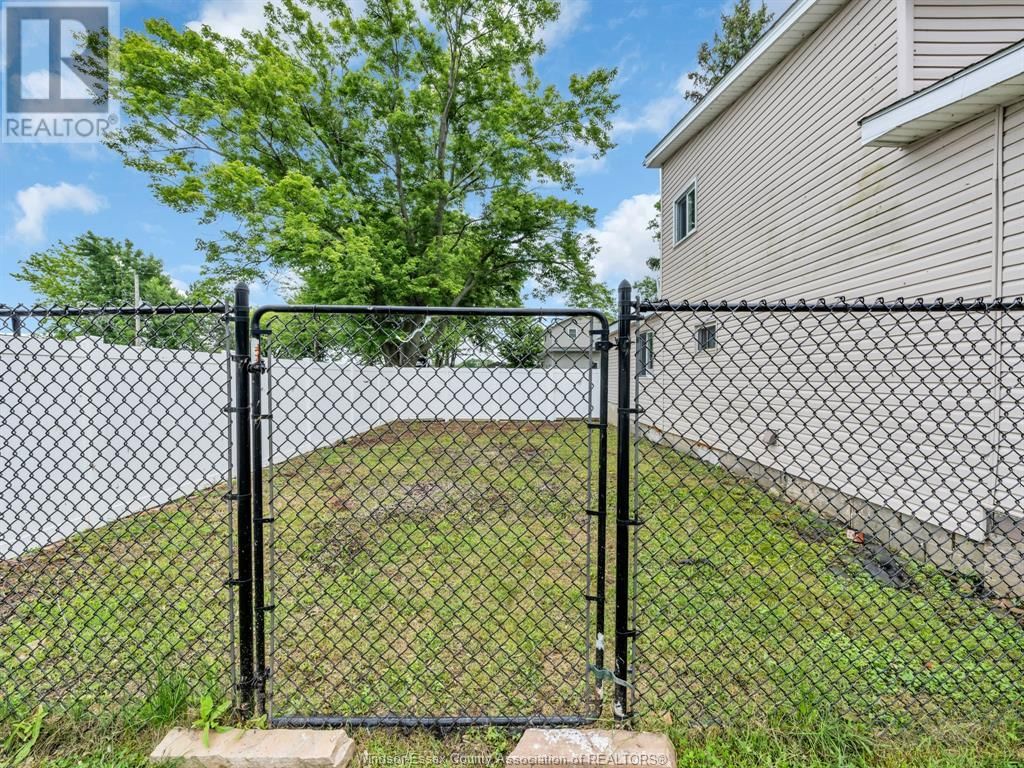 909 BUSHEY STREET Image 37