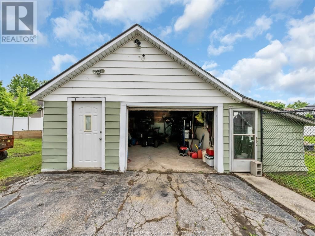 909 BUSHEY STREET Image 39