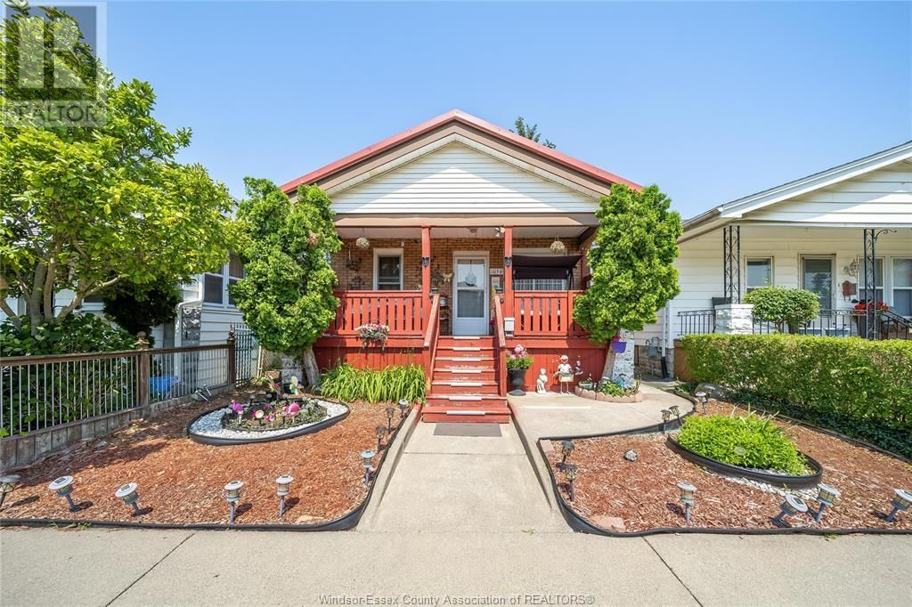 1054 OAK STREET Image 1