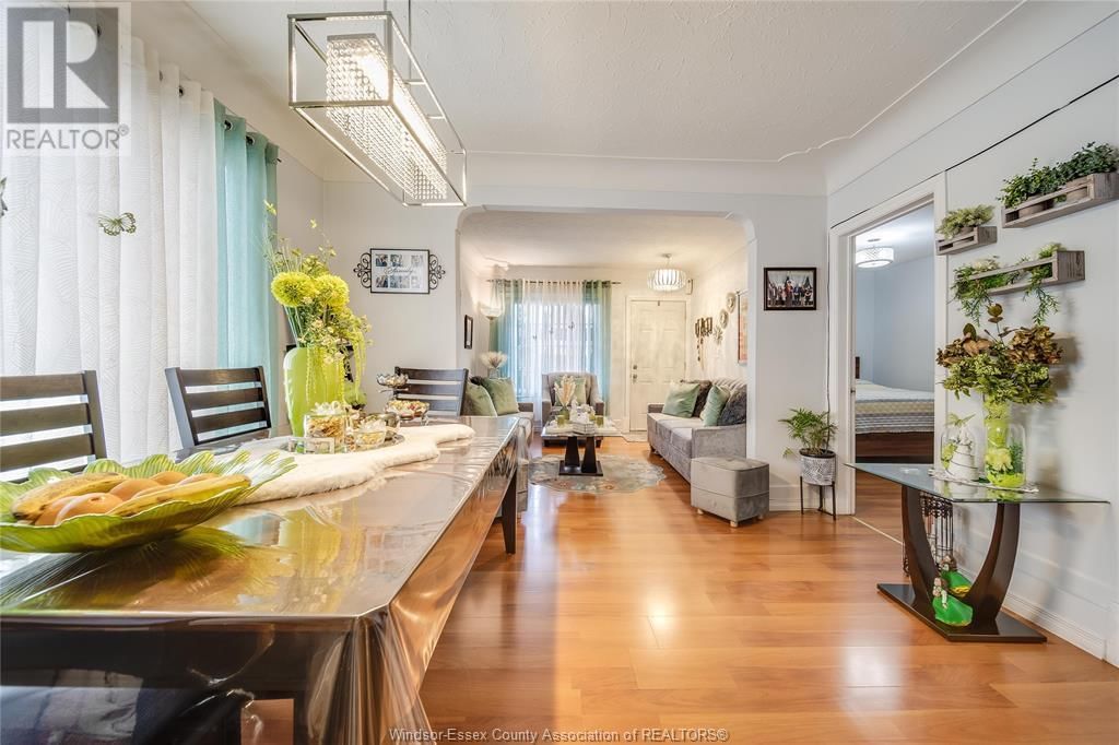 1054 OAK STREET Image 10