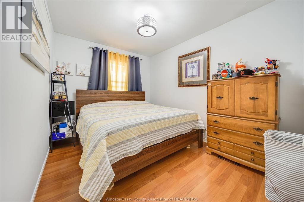 1054 OAK STREET Image 11