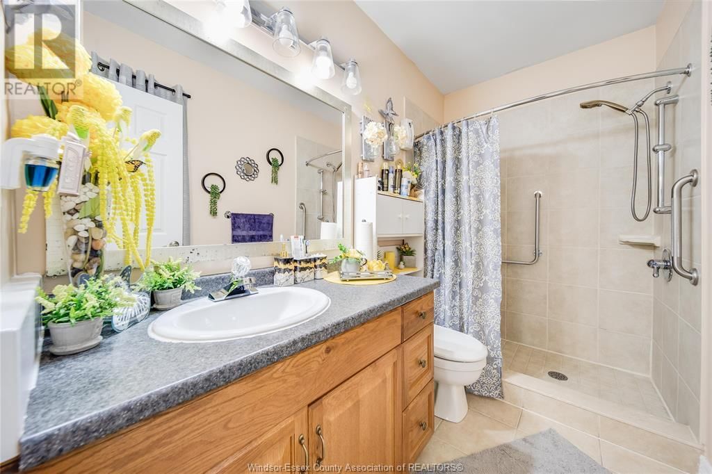 1054 OAK STREET Image 12