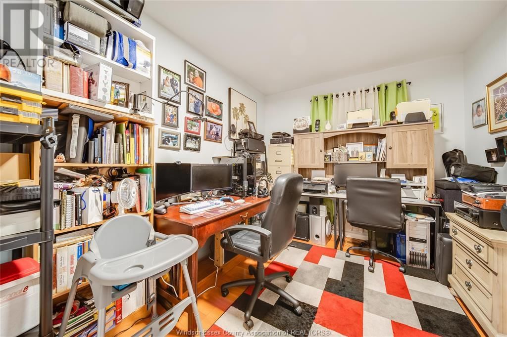 1054 OAK STREET Image 16