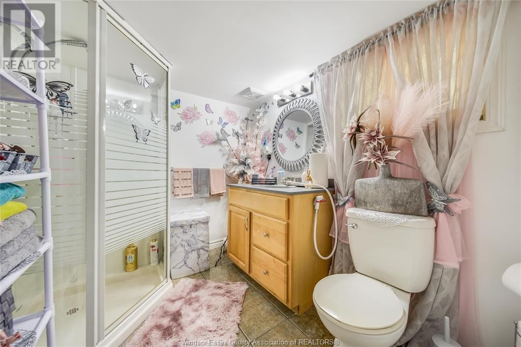 1054 OAK STREET Image 27