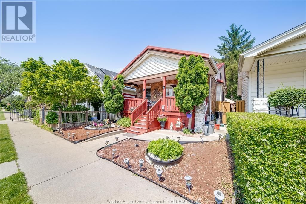 1054 OAK STREET Image 3