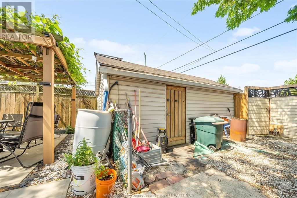 1054 OAK STREET Image 31