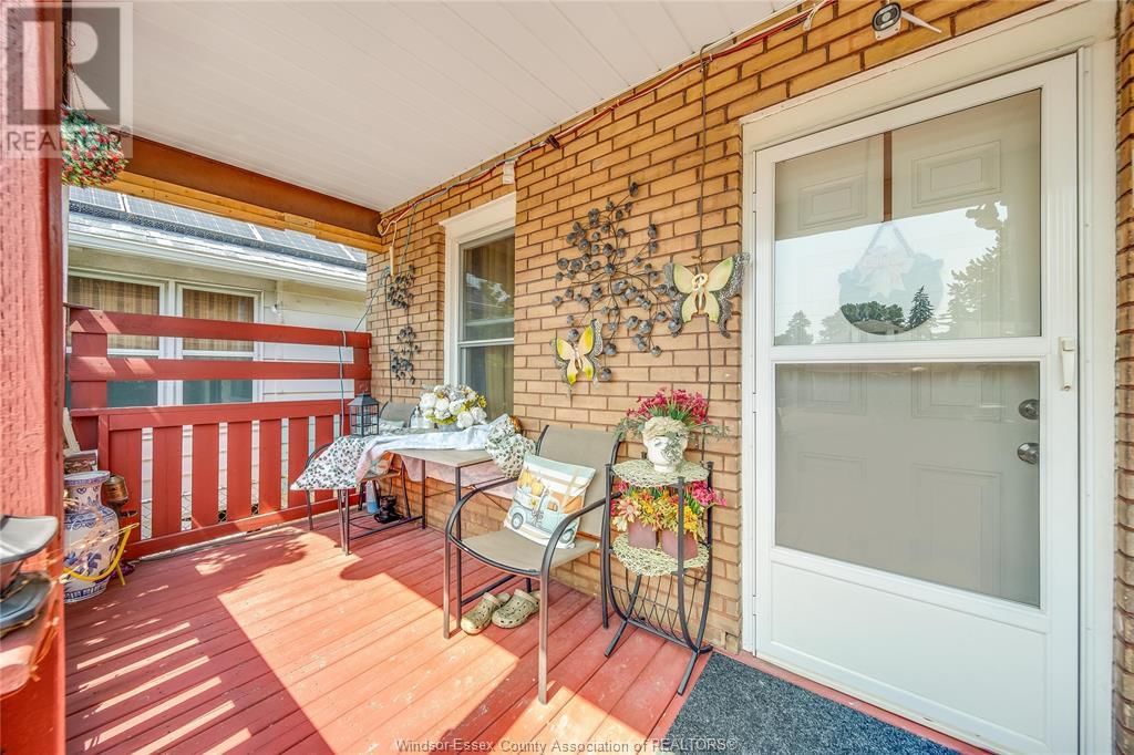 1054 OAK STREET Image 4