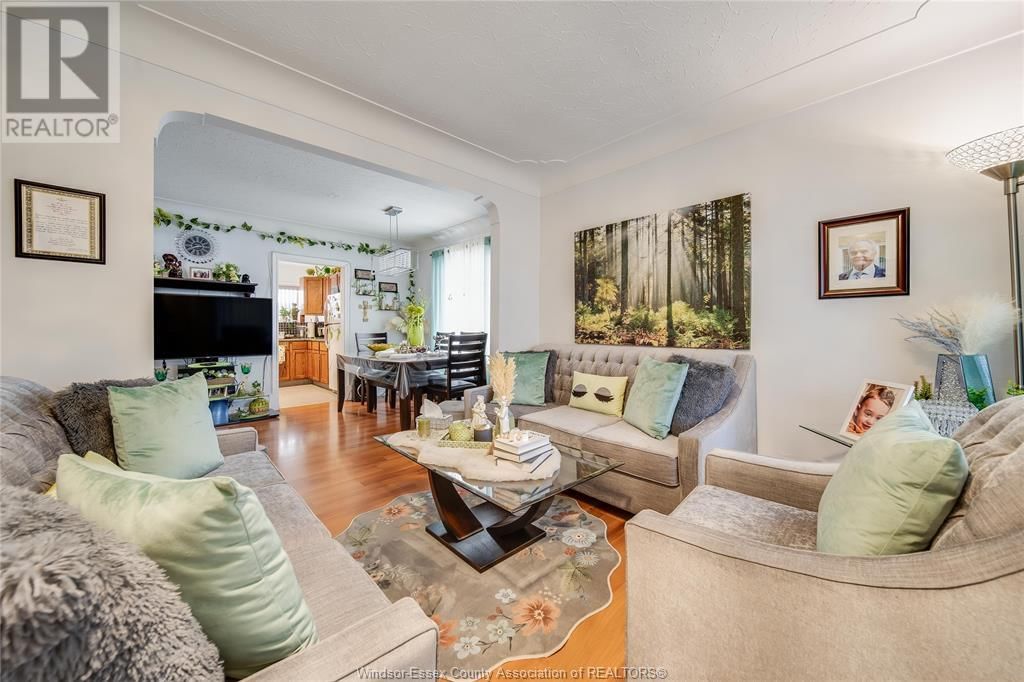 1054 OAK STREET Image 7