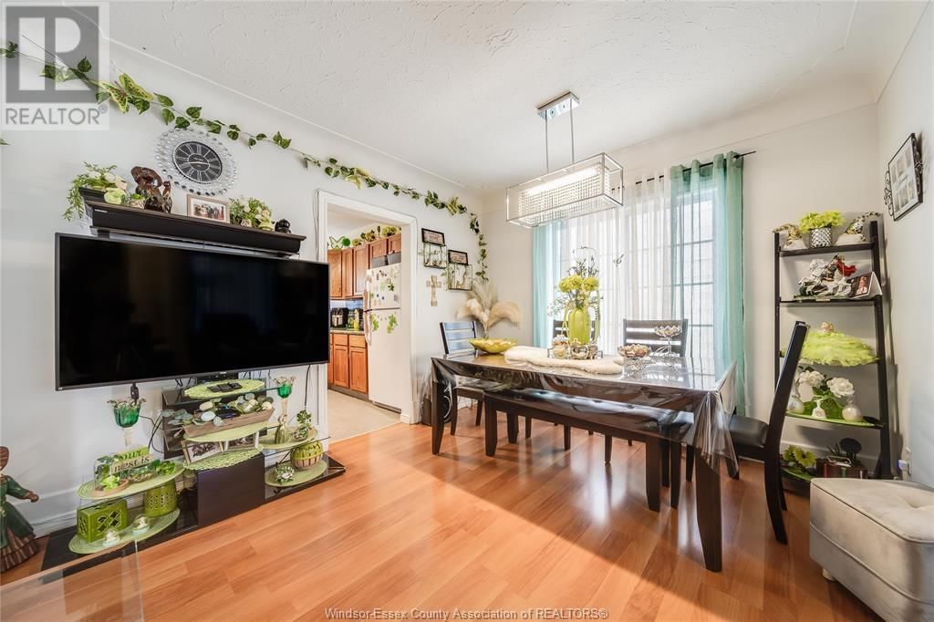 1054 OAK STREET Image 8