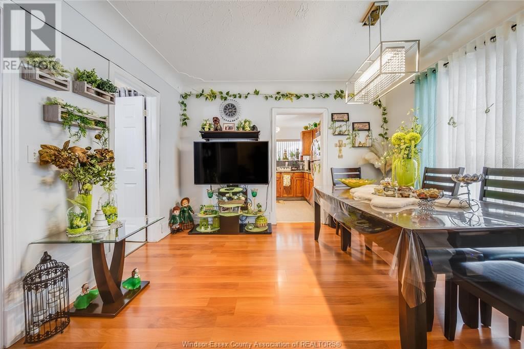 1054 OAK STREET Image 9