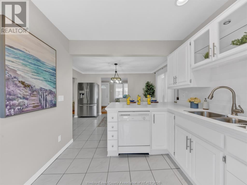 1090 MARENTETTE AVENUE Image 14