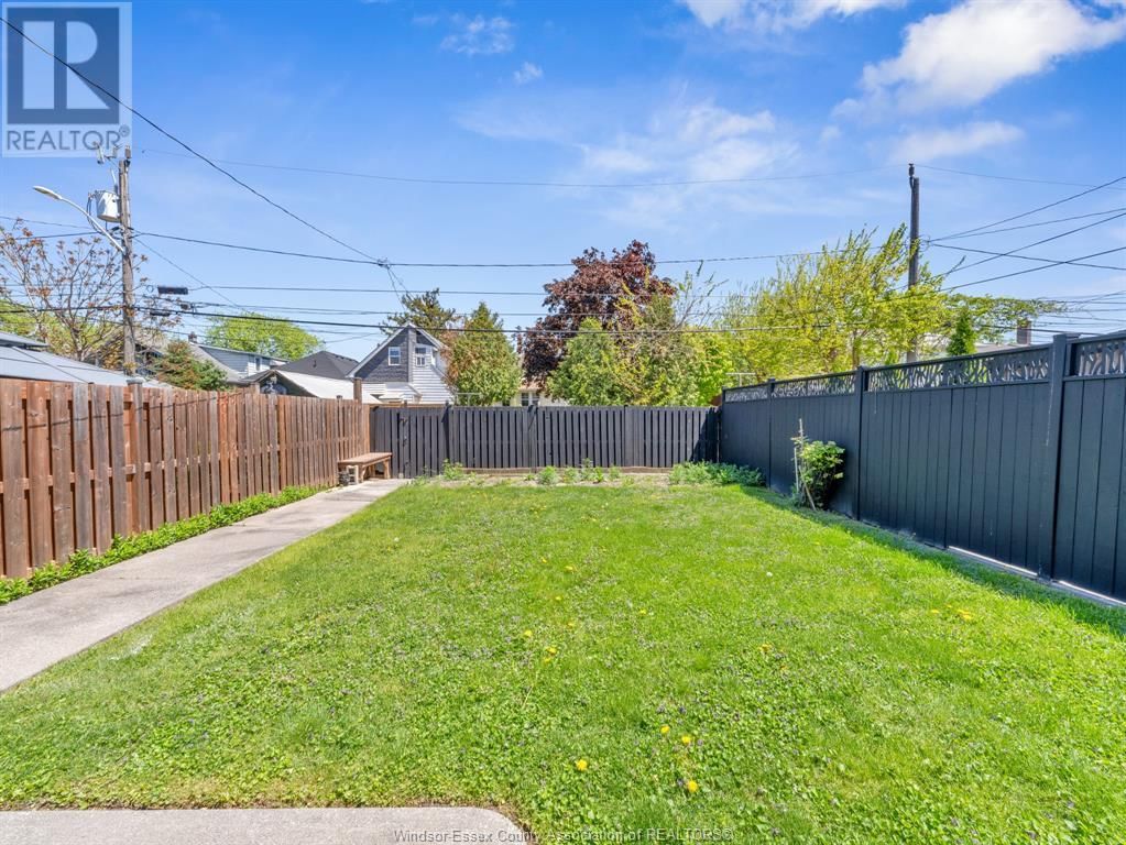 1090 MARENTETTE AVENUE Image 33