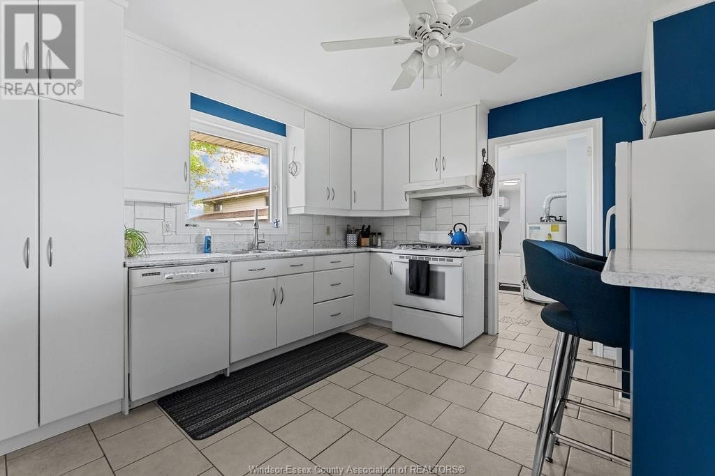 4689 HURON CHURCH LINE ROAD Image 11