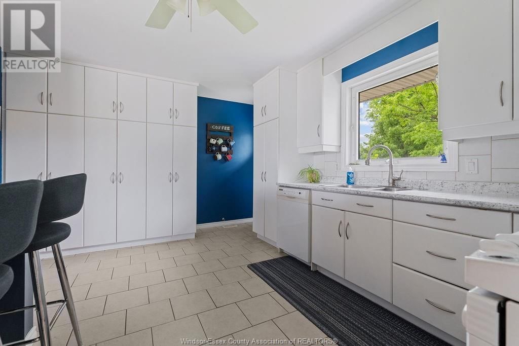 4689 HURON CHURCH LINE ROAD Image 12