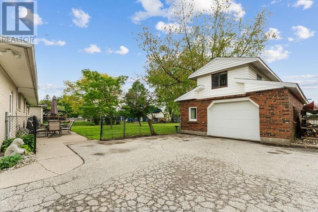 4689 HURON CHURCH LINE ROAD Image 24