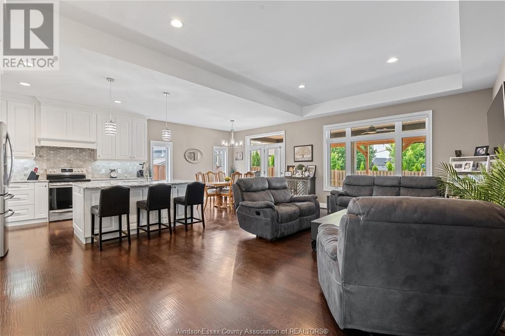 24 PEACHTREE LANE Image 7