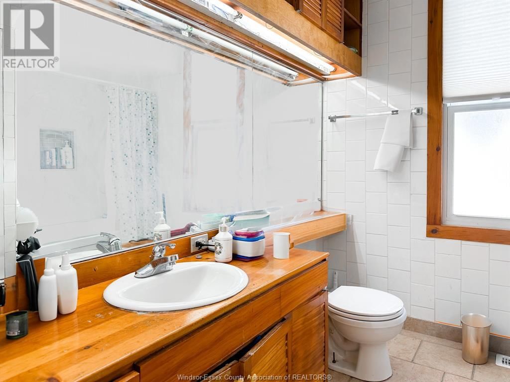 421 HALL AVENUE Image 19