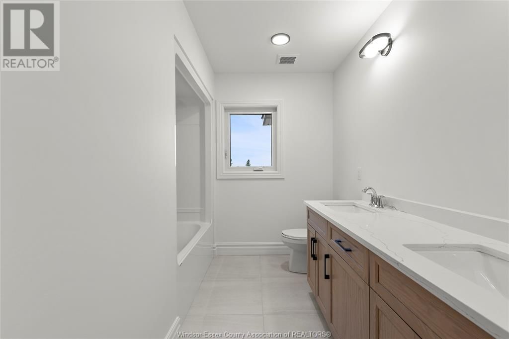 462 MARLA CRESCENT Image 31
